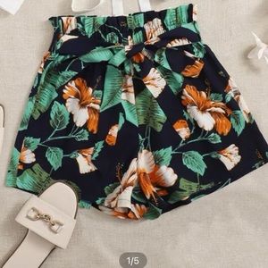Flowy Tropical tie Shorts
